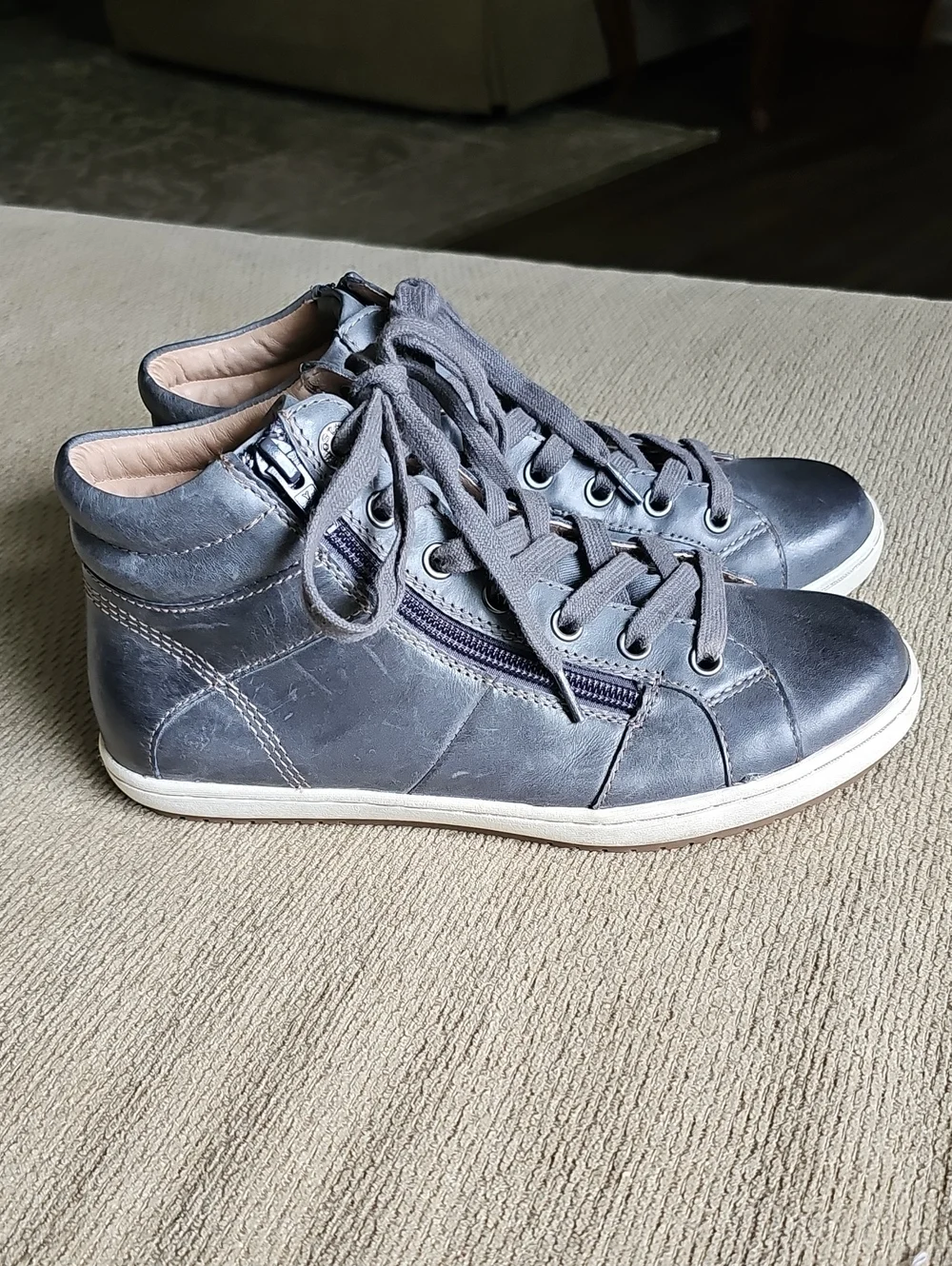 Taos, Leather Sneakers, Distressed, Insoles, Side Zipper, Gray, Womens Size 6.5